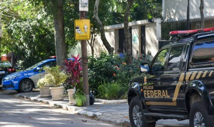 Movimentação durante ação da Policia Federal na residência do governador Witzel.