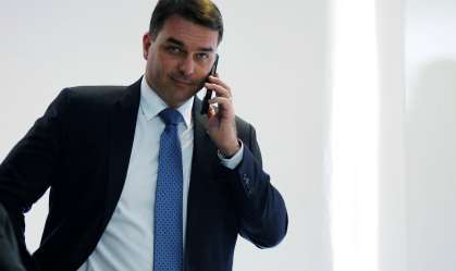 Exclusivo: Mensagem de Flávio Bolsonaro pesou para Alcolumbre devolver MP