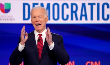 Biden consegue delegados suficientes para garantir candidatura democrata