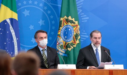 Bolsonaro visita Dias Toffoli em hospital de Brasília