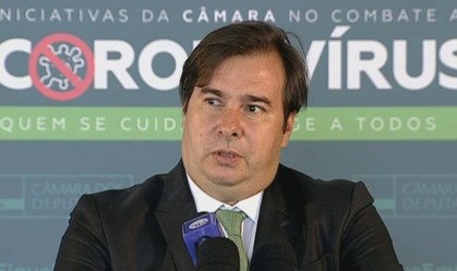 Bolsonaro age como deputado que vai para o enfrentamento, diz Rodrigo Maia