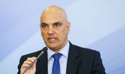 Alexandre de Moraes toma posse no TSE com presença de Bolsonaro e sem discurso