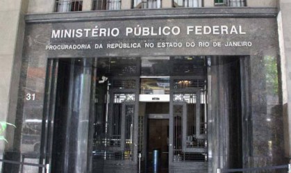 Ex-assessor de Flávio Bolsonaro fica em silêncio durante depoimento ao MPF