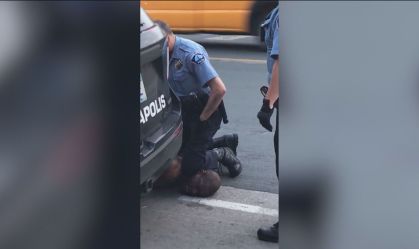 Por que três policiais envolvidos na morte de George Floyd não foram acusados?