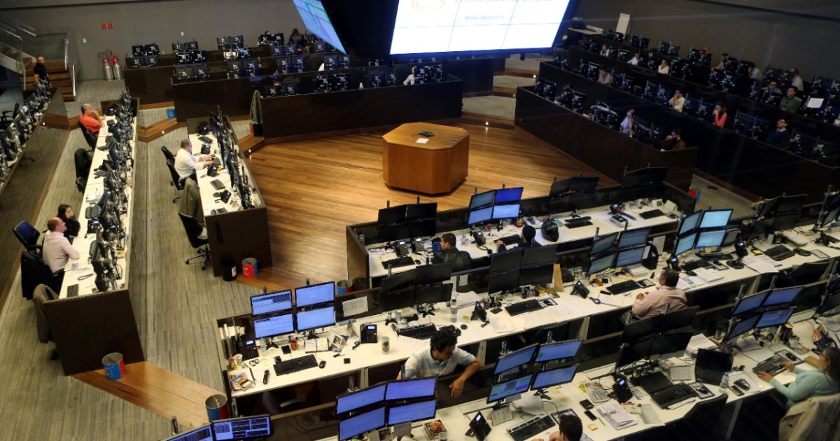 Ibovespa avança após impacto com notícia envolvendo Flávio Bolsonaro
