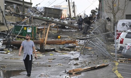 Passagem de tornado no Tennessee (EUA) deixa nove mortos