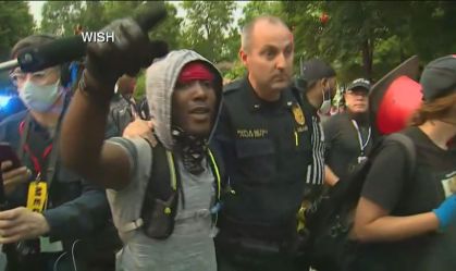 'O negro não saber da própria história é uma violência terrível', diz professor