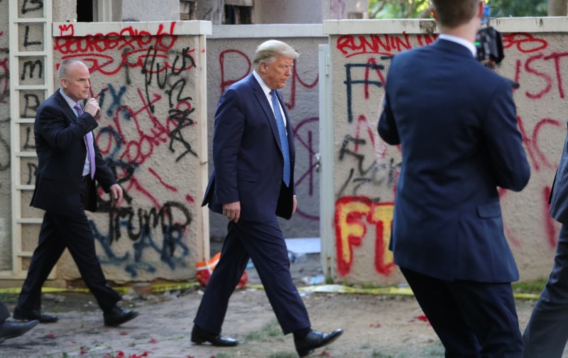 Trump visita área em que ocorreram protestos em Washington