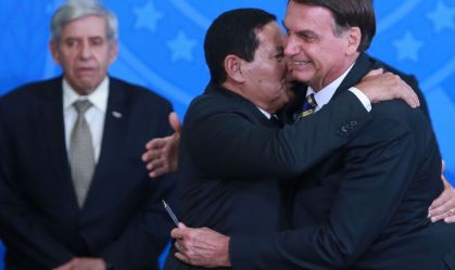 TSE rejeita acelerar cassação da chapa de Bolsonaro