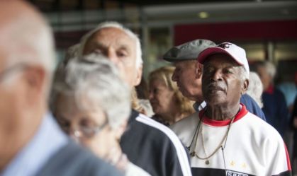 Com pandemia, mais da metade dos idosos sem vínculo empregatício perdeu renda