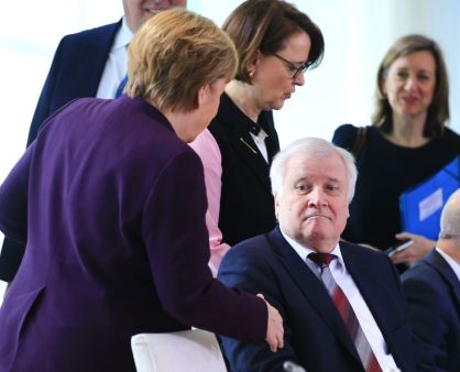 Ministro do Interior alemão, Horst Seehofer, se negou a apertar as mãos de Angel