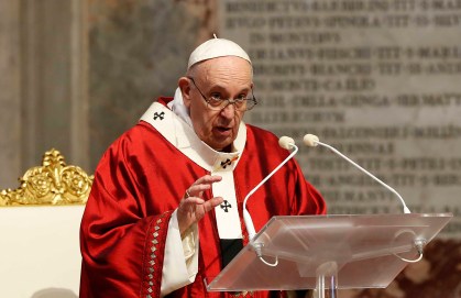 Papa Francisco celebra missa no Vaticano