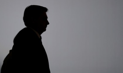 Após prisão de Queiroz, Bolsonaro convoca advogados pessoais para se blindar