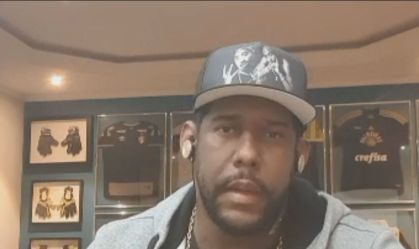 É perigoso para o jogador de futebol se posicionar no Brasil, diz Aranha