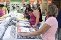 Consumo das famílias fica estável no 4º trimestre de 2025, informa IBGE