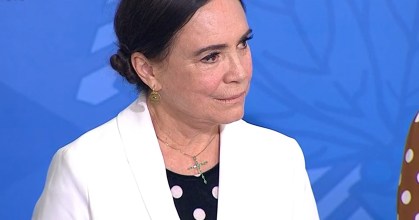 Regina Duarte em posse no Palácio do Planalto
