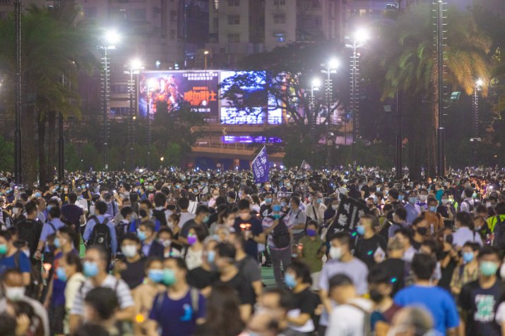 Manifestantes no Victoria Park, em Hong Kong em 4 de junho de 2020 / Foto: Isaac Yee/CNN