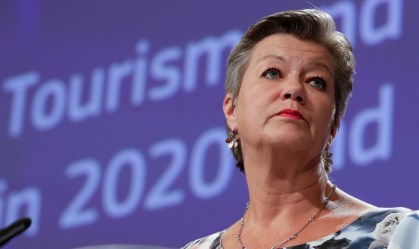 União Europeia só vai reabrir fronteiras externas em julho, diz comissária