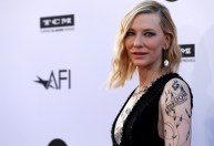 Atriz Cate Blanchett sofre acidente com motosserra durante quarentena