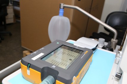 Respirador em calibragem no Hospital das Clínicas, em São Paulo