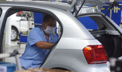 Metalúrgicos aprovam proposta da Volkswagen para redução de funcionários