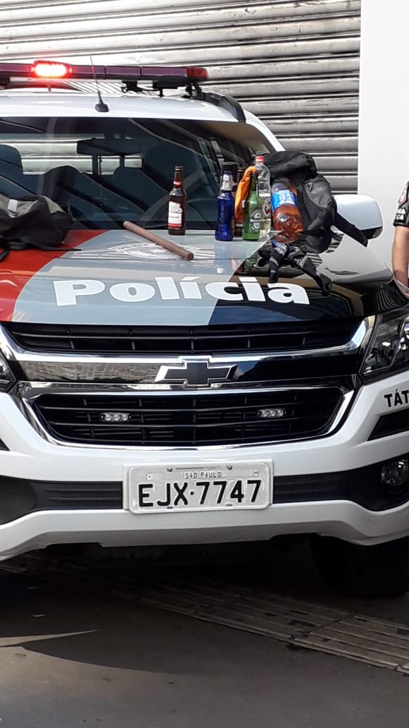 Garrafas e um pouco de gasolina foram apreendidas pela PM na Paulista