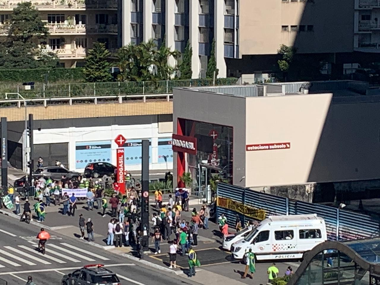 Manifestantes pró-governo na Avenida Paulista