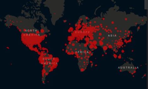 Mapa da Universidade Johns Hopkins apresenta casos de coronavírus no mundo em 8 