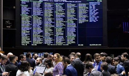 Senado e Câmara estudam suspender trabalhos se casos de coronavírus crescerem