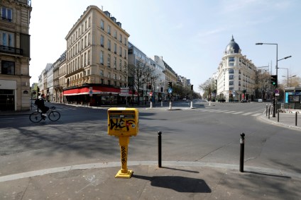 Ruas vazias em Paris durante quarentena do coronavírus
