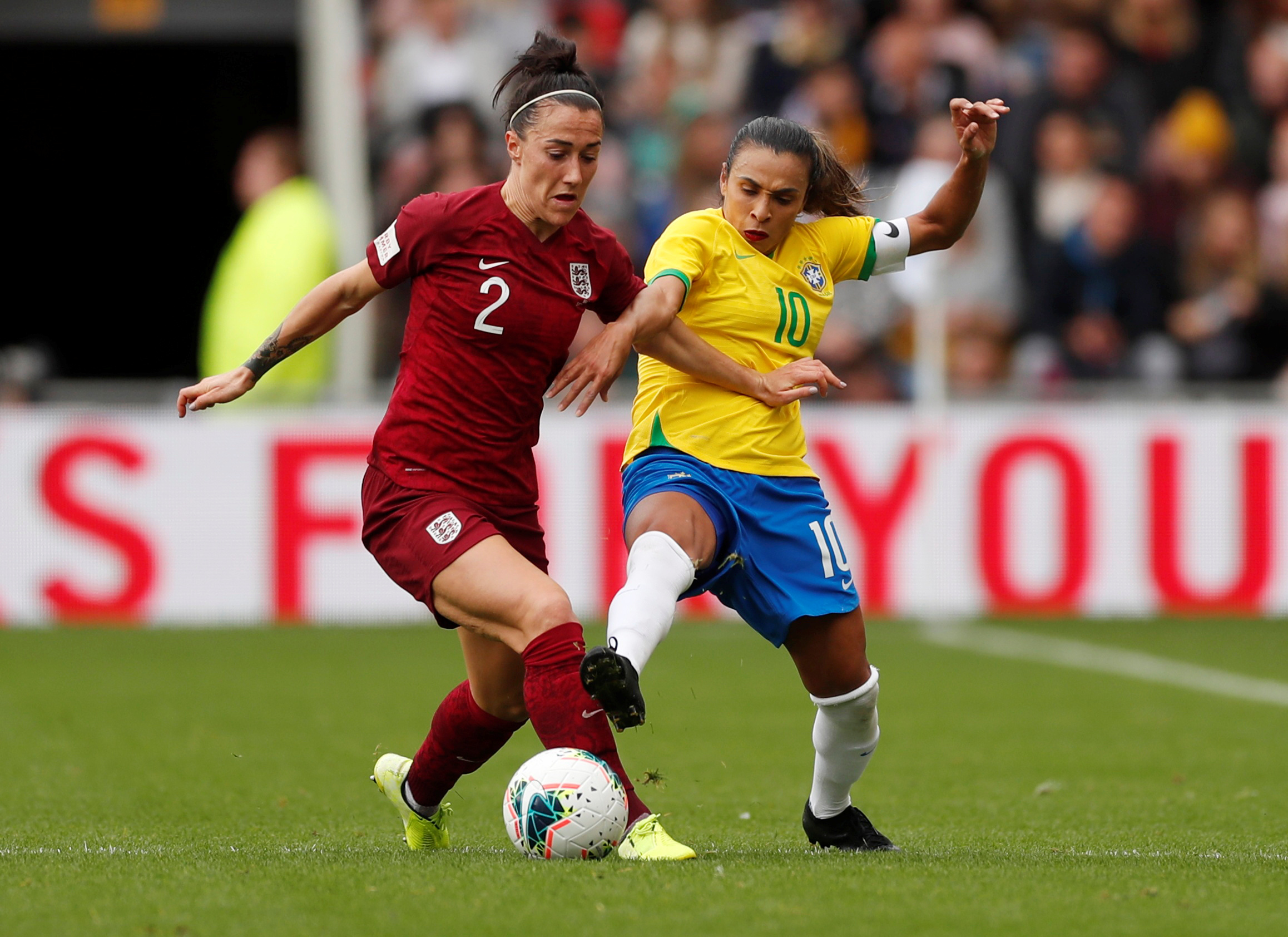 Brasil e Inglaterra durante a Copa do Mundo de futebol feminino