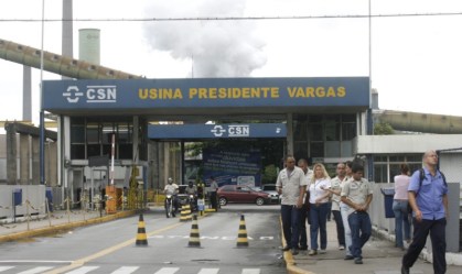CSN reverte prejuízo e tem lucro R$ 1,26 bilhão no 3º trimestre