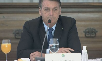 O presidente Jair Bolsonaro durante reunião ministerial transmitida ao vivo 