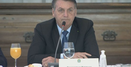 O presidente Jair Bolsonaro durante reunião ministerial transmitida ao vivo 