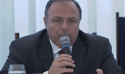 Tabela simples com acumulado de mortos não era 'informação digna', diz Pazuello