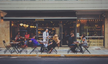 Como reduzir risco de pegar Covid-19 ao comer fora: conselhos de um especialista