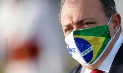 Pazuello publica orientações para conter Covid-19 e elabora 'retomada segura'
