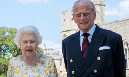 Rainha Elizabeth sente que morte de Philip 'deixou um grande vazio', diz filho