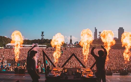 Apresentação do grupo Louis The Child no Lollapalooza 2019