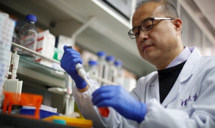 Reino Unido testa anti-inflamatório e remédio contra câncer para tratar Covid-19