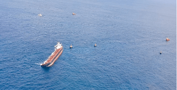 Navio Stellar Banner, encalhado há mais de três meses na costa maranhense