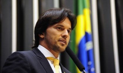Fábio Faria e o desafio de não favorecer o sogro Silvio Santos