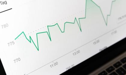 Balanço do 3º tri: dólar ajuda mineradoras e frigoríficos; varejo cai com inflação