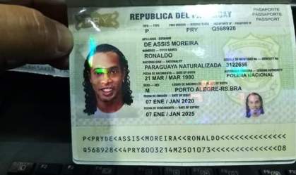 Polícia paraguaia prende Ronaldinho Gaúcho e Assis por uso de documentos falsos