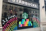 Trabalhadores de 150 lojas da Starbucks entram em greve por decoração do Orgulho LGBTQIA+