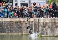 Estátuas de Cristóvão Colombo são depredadas e derrubadas nos EUA