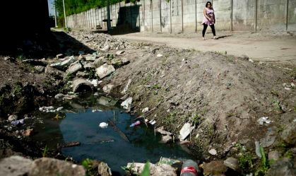 Monitoramento de esgoto indica que número de infectados em BH é 10 vezes maior