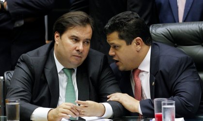 PGR investiga suposto 'drible' da Lava Jato sobre Maia e Alcolumbre