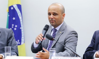 Fora de cargos do PSL, ala bolsonarista na Câmara agora pressiona governo
