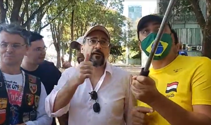 Ministro da Educação é multado em R$ 2 mil por não usar máscara